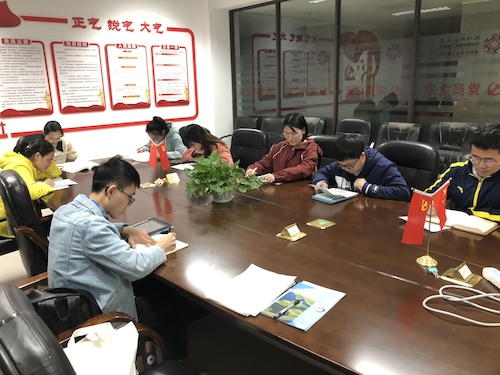 主题夜读活动照片2 主题夜读活动照片2