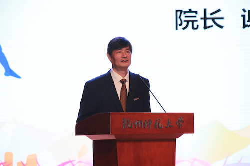 院长谢琪发言 院长谢琪发言