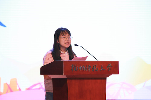 老生代表郎威俐发言 老生代表郎威俐发言