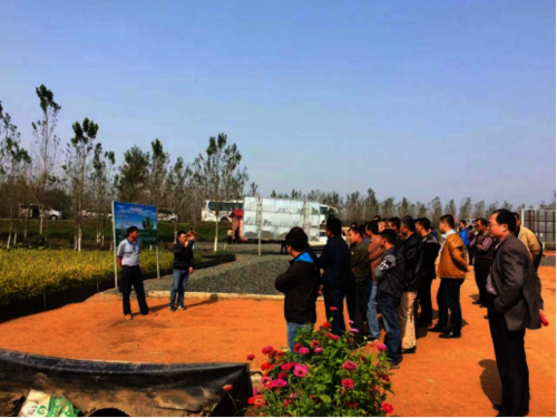 刘占宇为黑龙江852农场新型职业农民现场培训班学员授课 刘占宇为黑龙江852农场新型职业农民现场培训班学员授课