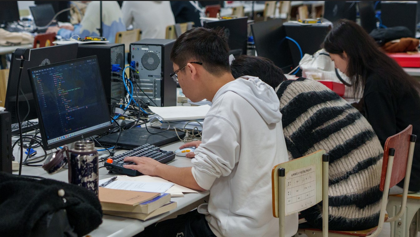 学生打比赛 学生打比赛