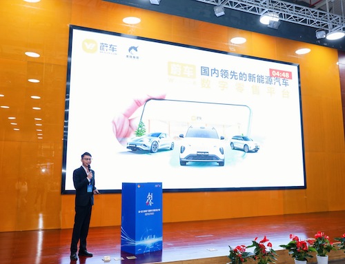 曾申甲在答辩中 曾申甲在答辩中