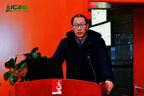 换妻
副校长胡华教授为大会致开幕词