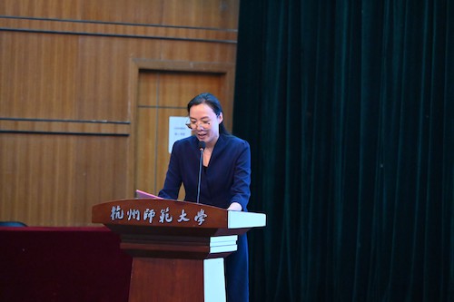 主持人余书记(1)