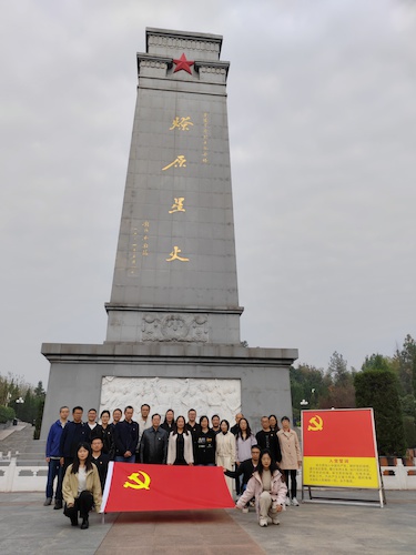 纪念碑合影 纪念碑合影